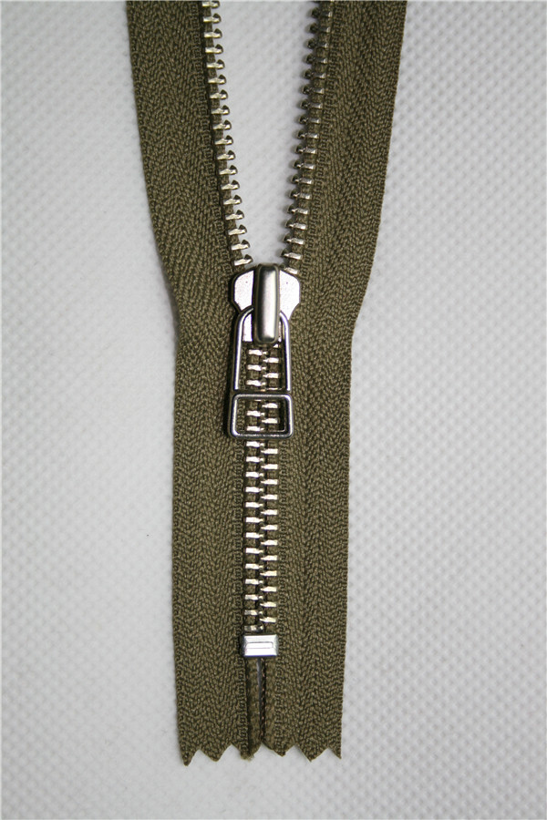 YKK5號(hào)金屬輕鎳白銅齒密尾拉鏈 ，DA8DHR9自動(dòng)頭，電鍍C5色